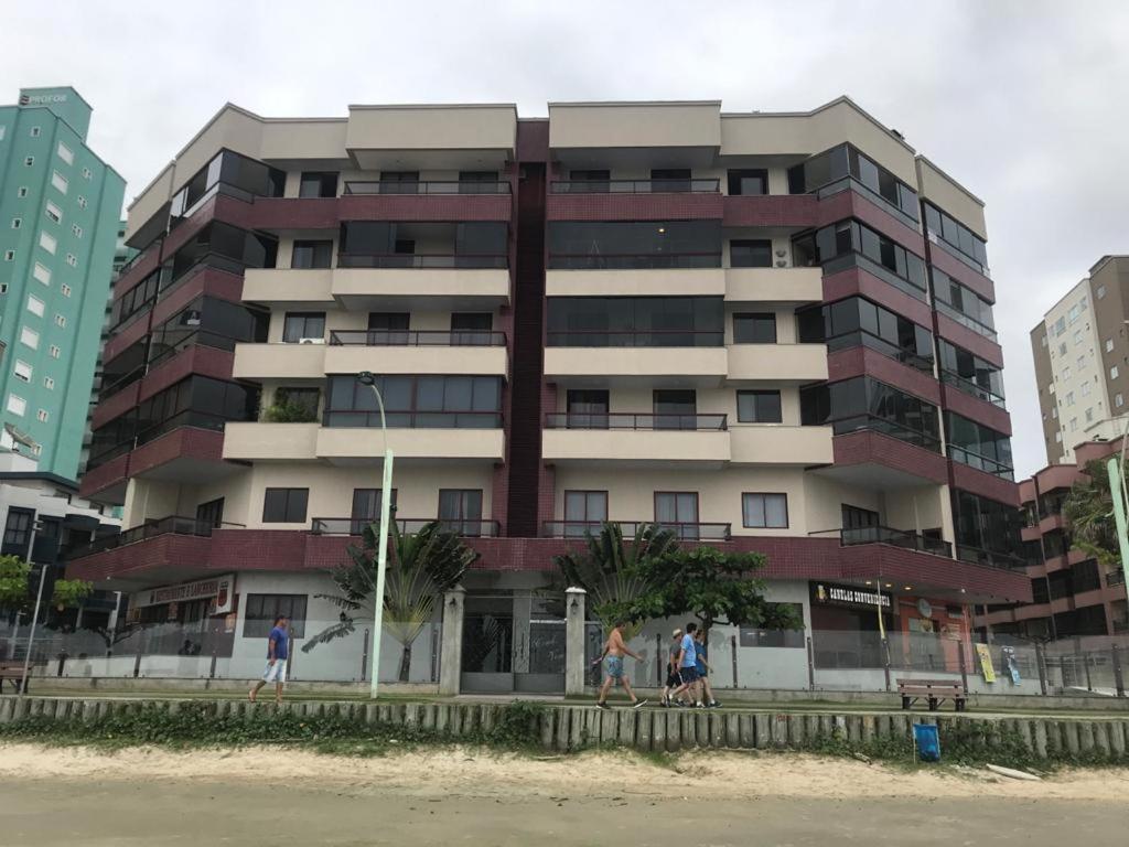 Apartamento Meia Praia Lateral Mar イタペマ エクステリア 写真